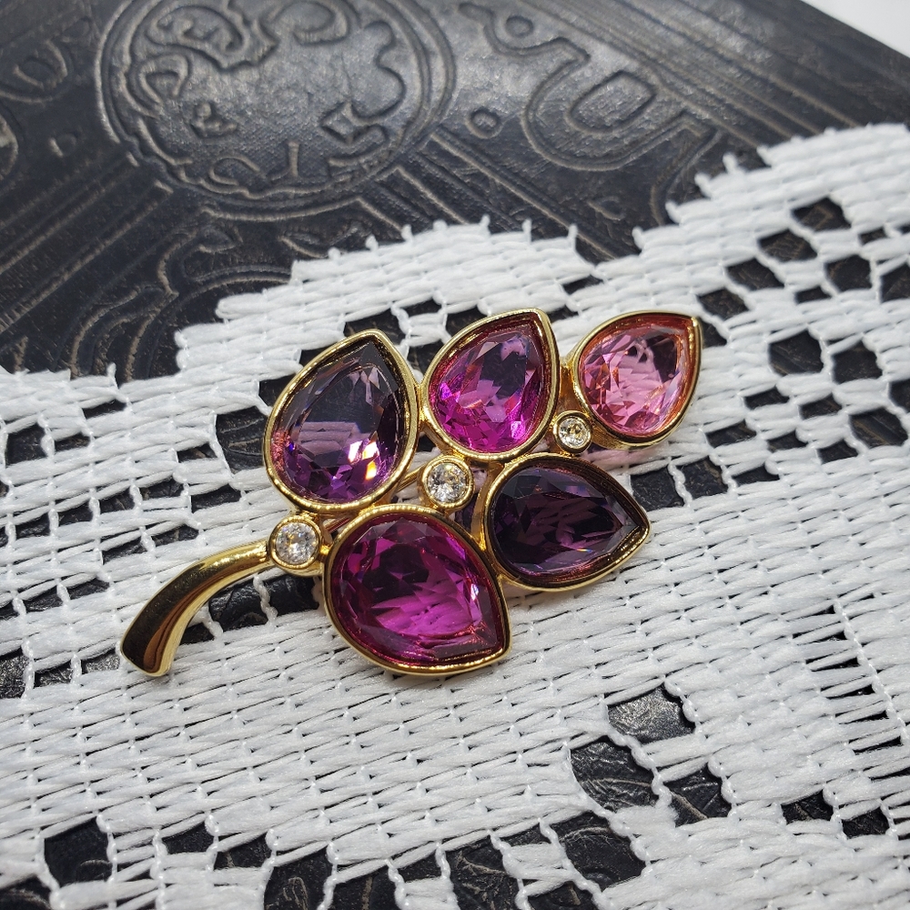 Swarovski stunning crystal leaf brooch